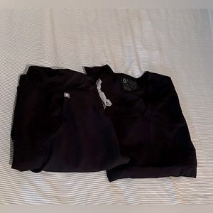 FIGS Scrub Set